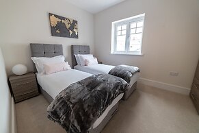 Reading Green Park Village Serviced Apt