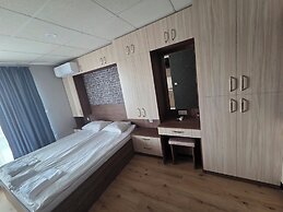 City Hotel