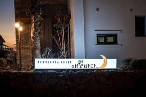 Aewol Bada Town House