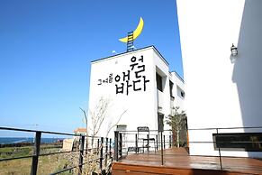 Aewol Bada Town House