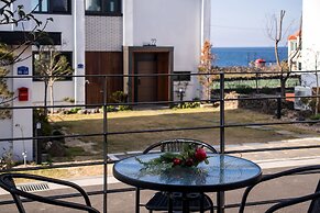 Aewol Bada Town House