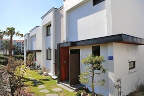 Aewol Bada Town House