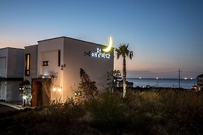 Aewol Bada Town House