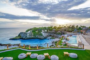 Blue Lagoon Avia Villas