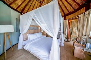 Blue Lagoon Avia Villas