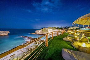 Blue Lagoon Avia Villas