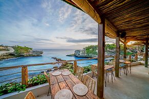 Blue Lagoon Avia Villas