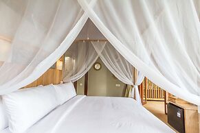 Blue Lagoon Avia Villas