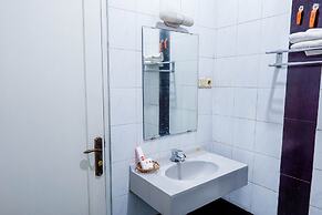 Collection O 1452 Hotel Utari