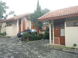 Ahadiat Hotel & Bungalow