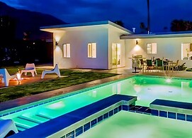 Desert Chill 5 Bedroom Home by RedAwning