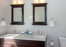 Desert Chill 5 Bedroom Home by RedAwning