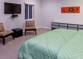 Desert Chill 5 Bedroom Home by RedAwning