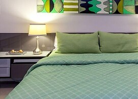 Desert Chill 5 Bedroom Home by RedAwning