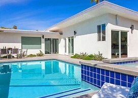 Desert Chill 5 Bedroom Home by RedAwning