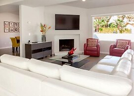 Desert Chill 5 Bedroom Home by RedAwning