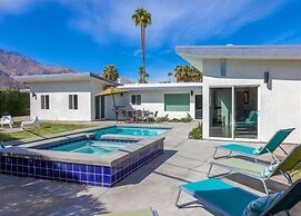 Desert Chill 5 Bedroom Home by RedAwning