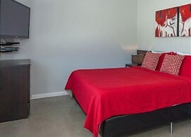 Desert Chill 5 Bedroom Home by RedAwning