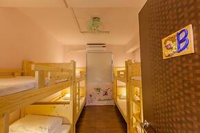 GoldenHouse Hostel