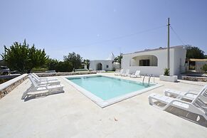 Villa, Trulli e Piscina nel Cuore della Valle d'Itria