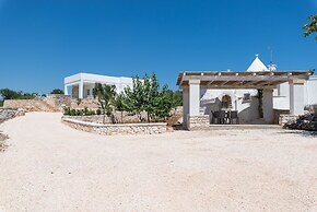 Villa, Trulli e Piscina nel Cuore della Valle d'Itria