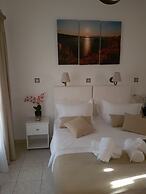 Santorini Family Apartments