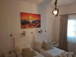 Santorini Family Apartments