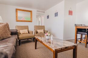 1 or 3 Bedroom Apartment with Full Kitchen