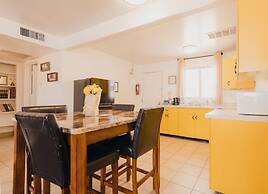 1 or 3 Bedroom Apartment with Full Kitchen