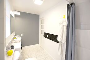 Black & White Apartment