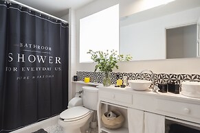 Black & White Apartment