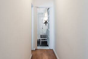 Black & White Apartment