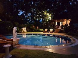 Gunung Paradis Retreat