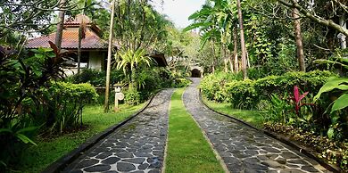 Gunung Paradis Retreat