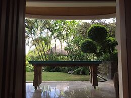 Gunung Paradis Retreat