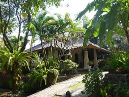 Gunung Paradis Retreat