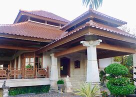 Gunung Paradis Retreat