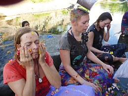 Gunung Paradis Retreat