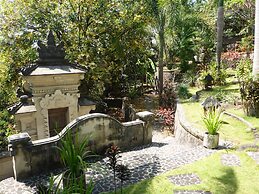 Gunung Paradis Retreat