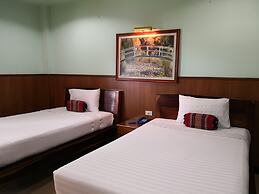 Phadaeng Hotel