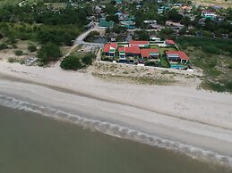 La Playa Beach Front Pool Villa Cha-am