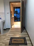 La Playa Beach Front Pool Villa Cha-am