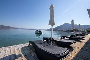 Aianteion Bay Luxury Hotel & Suites