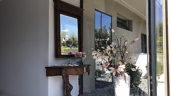 Aianteion Bay Luxury Hotel & Suites