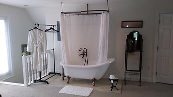 Marvel's on the Creek