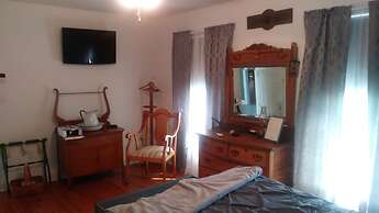 Marvel's on the Creek