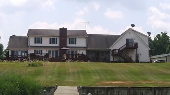 Marvel's on the Creek