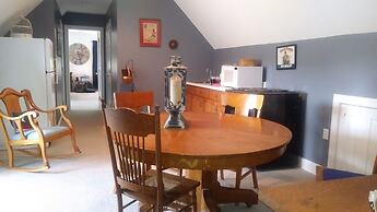 Marvel's on the Creek