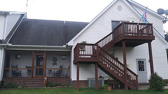 Marvel's on the Creek