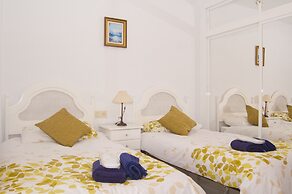 Spacious 2 Bed Apartment in Calahonda